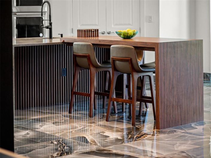 Image No.16-4 Bed Property for sale