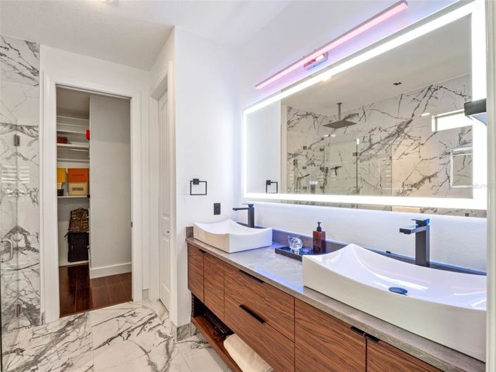 Image No.25-4 Bed Property for sale