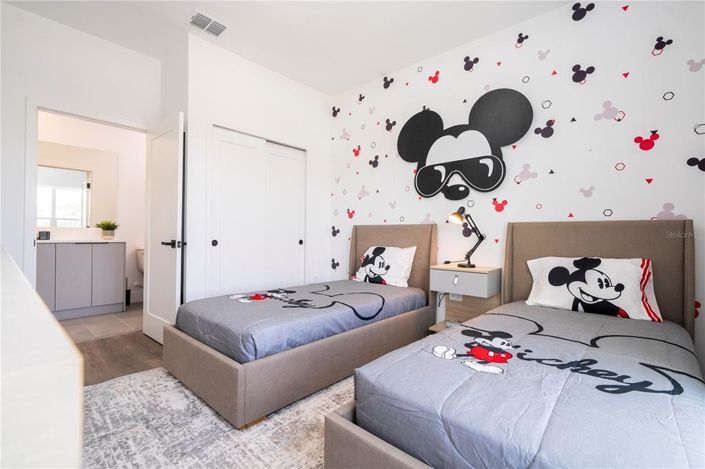 Image No.38-5 Bed Townhouse for sale