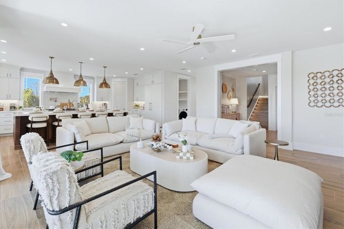 Image No.10-5 Bed Property for sale