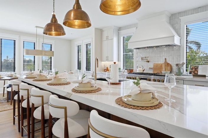 Image No.16-5 Bed Property for sale