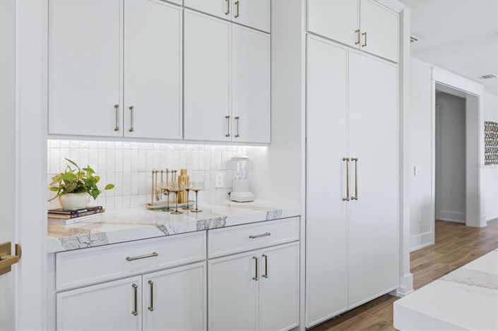 Image No.17-5 Bed Property for sale