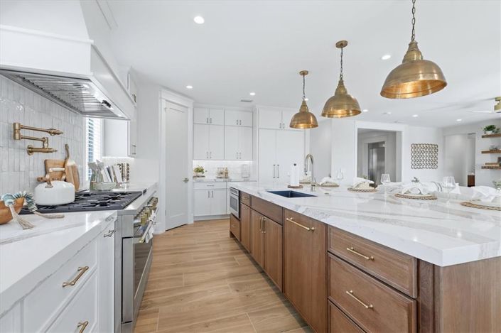 Image No.20-5 Bed Property for sale