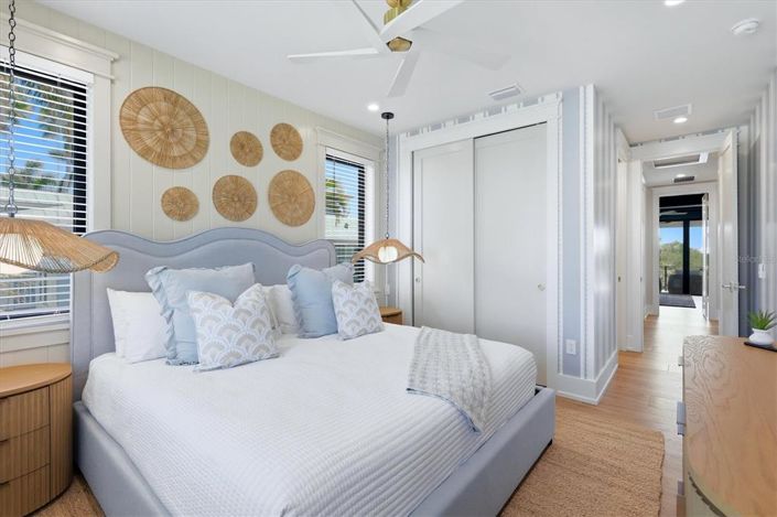 Image No.22-5 Bed Property for sale