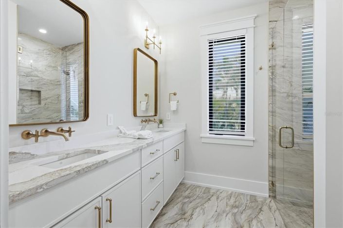 Image No.24-5 Bed Property for sale