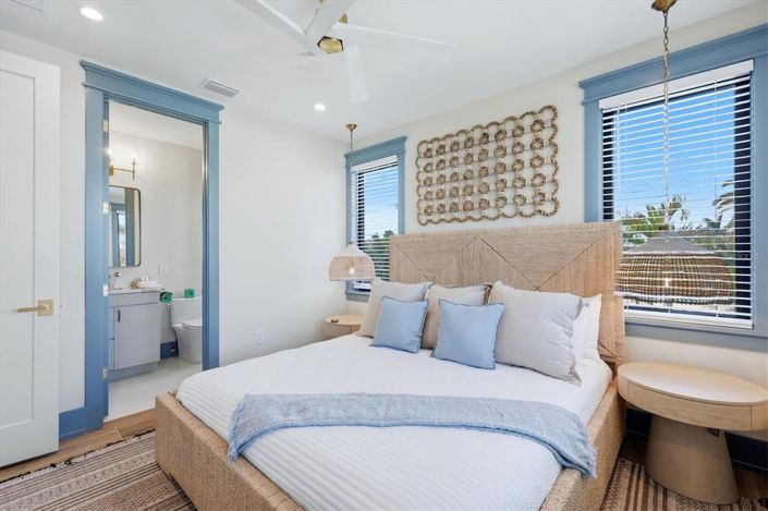 Image No.26-5 Bed Property for sale