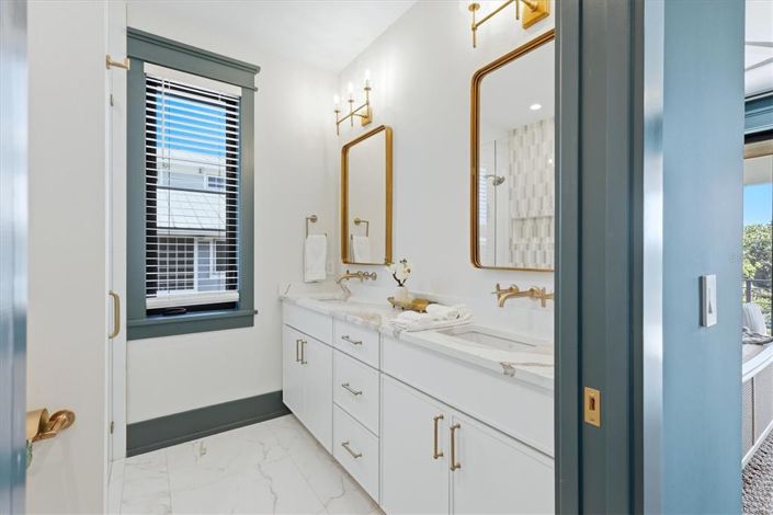 Image No.29-5 Bed Property for sale