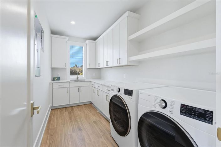 Image No.36-5 Bed Property for sale