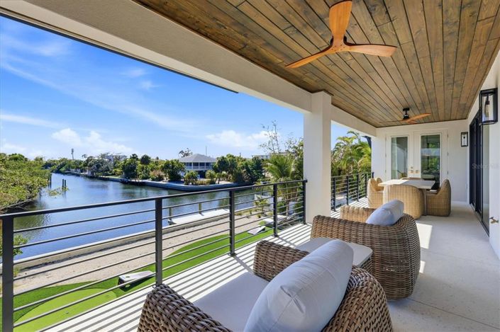 Image No.37-5 Bed Property for sale