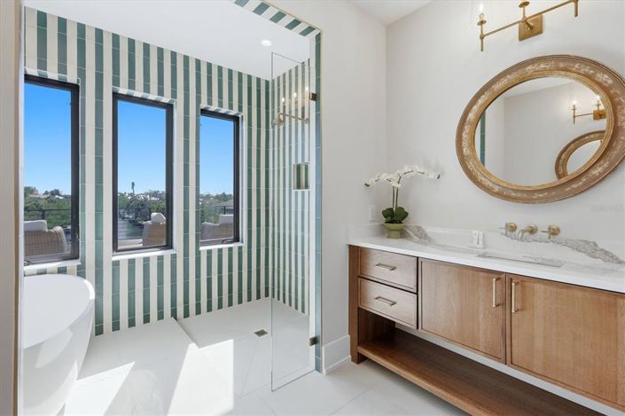 Image No.45-5 Bed Property for sale