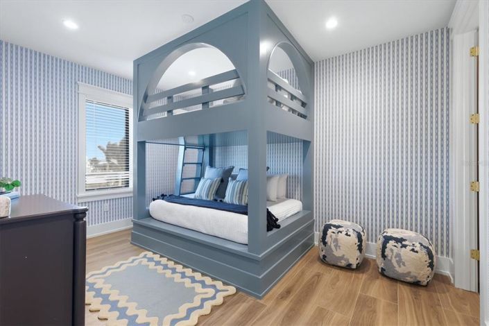 Image No.48-5 Bed Property for sale