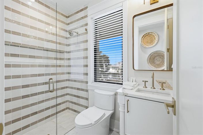 Image No.50-5 Bed Property for sale