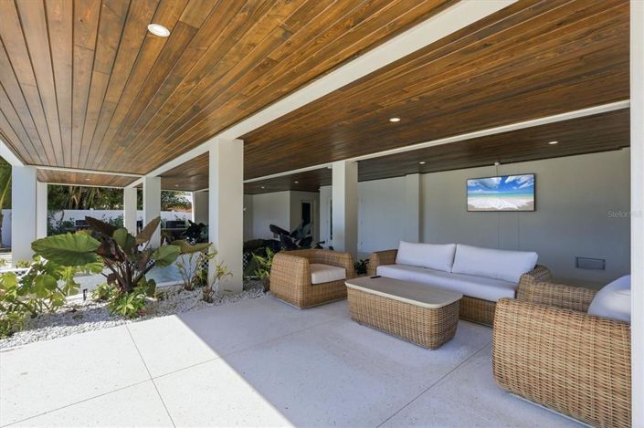 Image No.57-5 Bed Property for sale