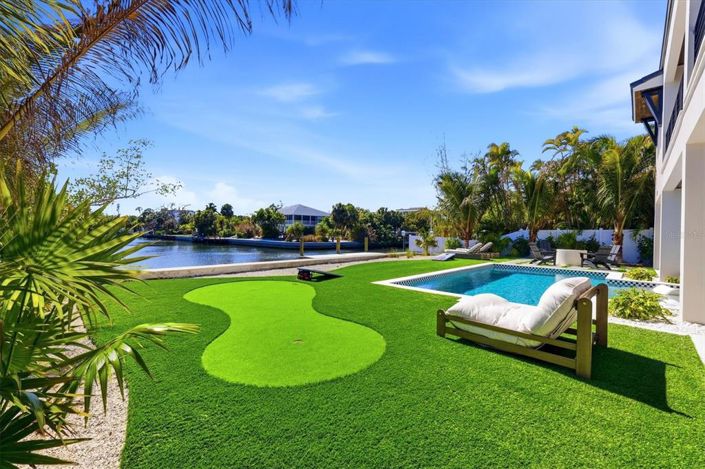 Image No.60-5 Bed Property for sale