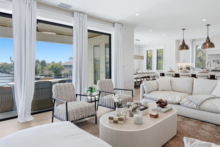 Image No.9-5 Bed Property for sale