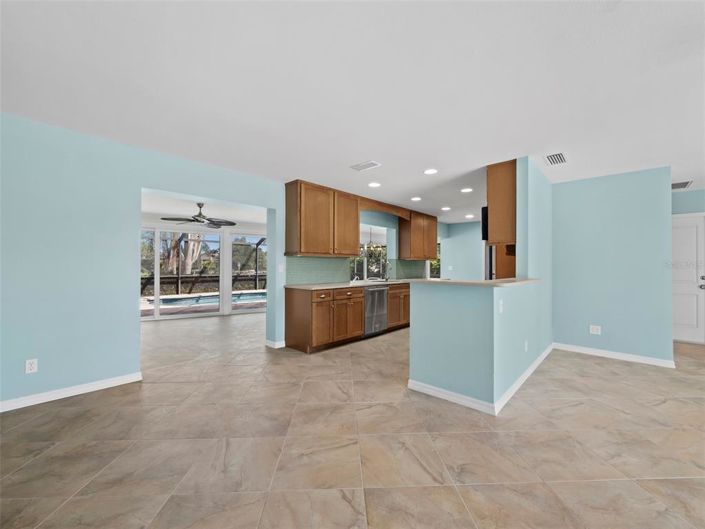 Image No.12-3 Bed Property for sale