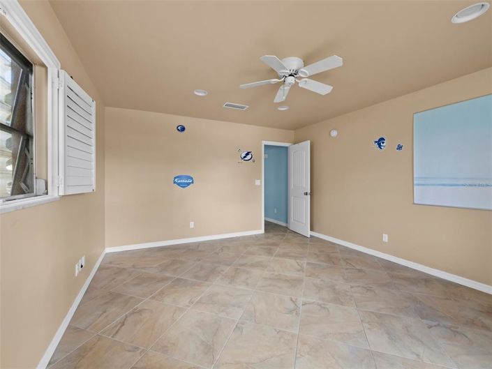 Image No.25-3 Bed Property for sale