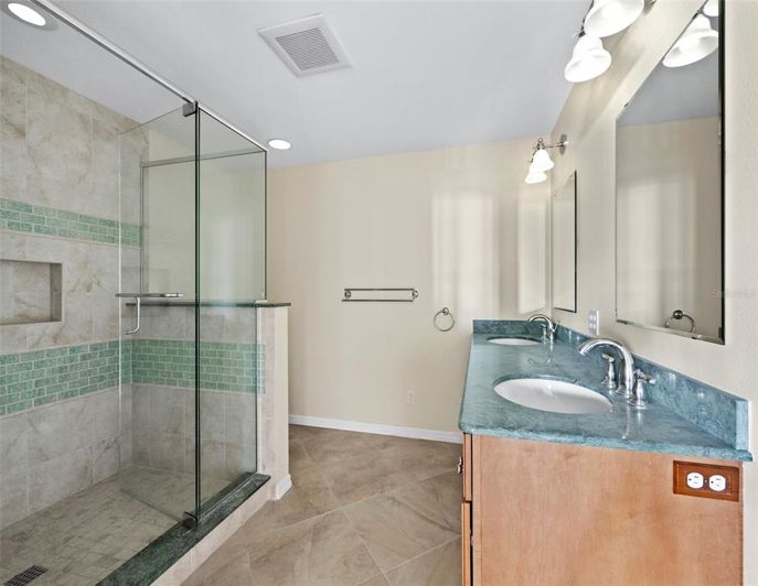Image No.28-3 Bed Property for sale