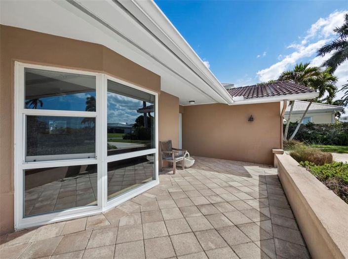 Image No.8-3 Bed Property for sale