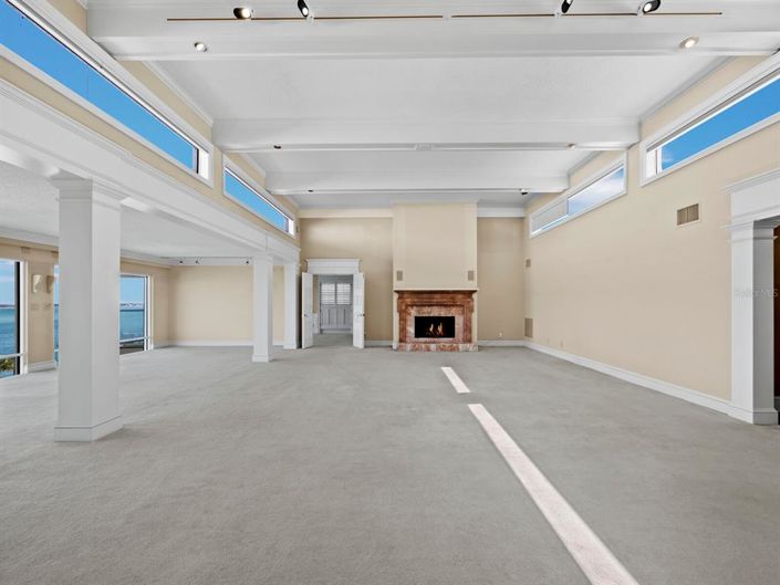 Image No.10-4 Bed Property for sale