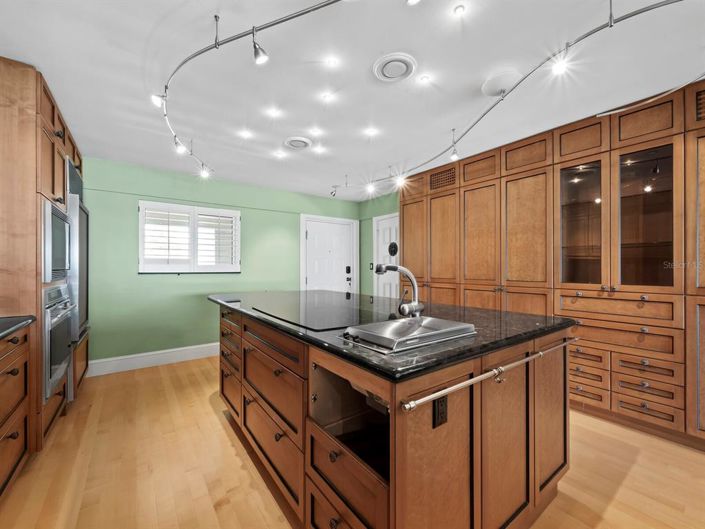 Image No.25-4 Bed Property for sale