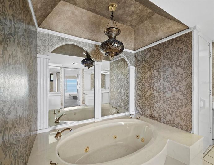 Image No.30-4 Bed Property for sale