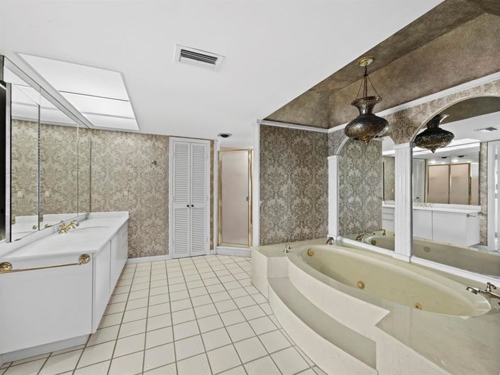 Image No.31-4 Bed Property for sale