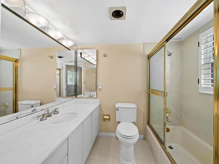 Image No.40-4 Bed Property for sale