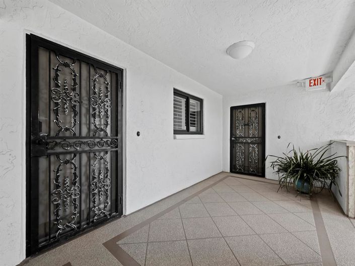 Image No.47-4 Bed Property for sale