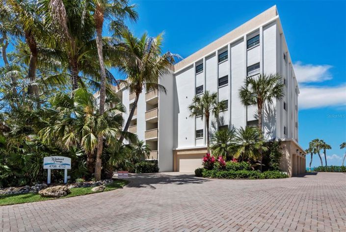 Image No.56-4 Bed Property for sale