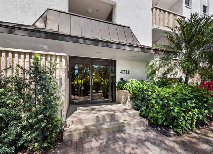 Image No.57-4 Bed Property for sale