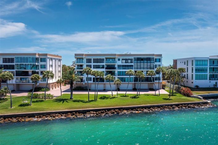 Image No.59-4 Bed Property for sale