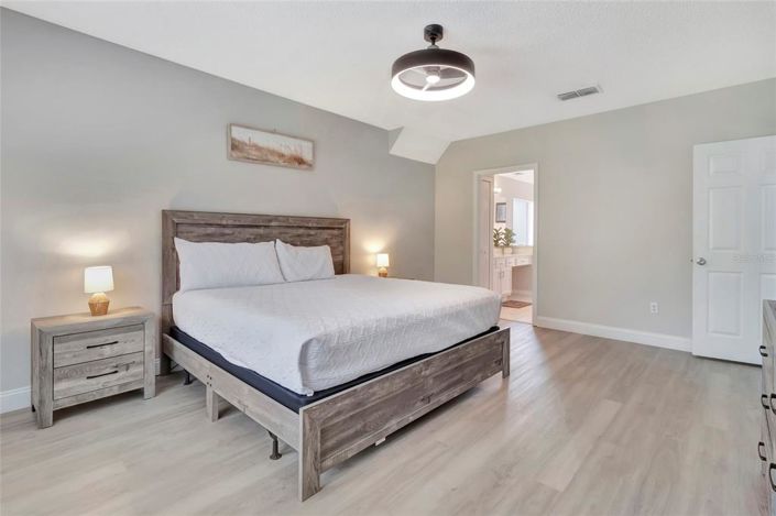 Image No.23-5 Bed Property for sale