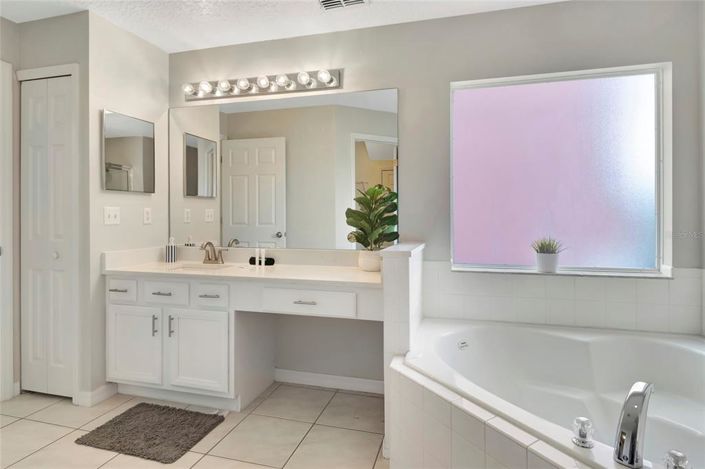 Image No.27-5 Bed Property for sale