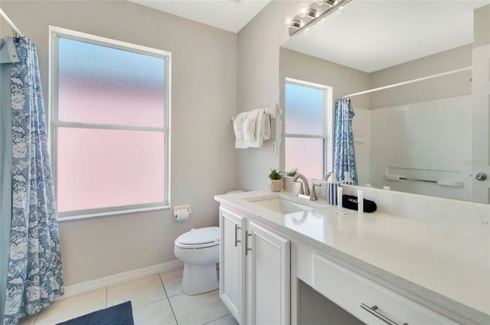 Image No.36-5 Bed Property for sale