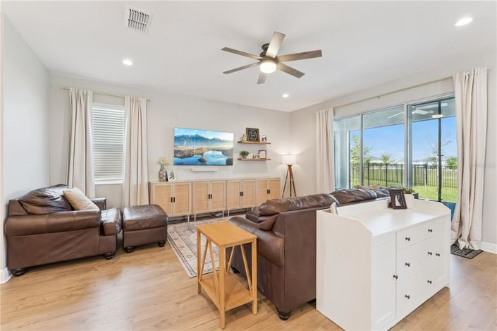 Image No.12-5 Bed Property for sale