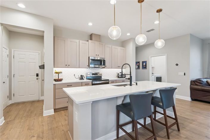 Image No.3-5 Bed Property for sale