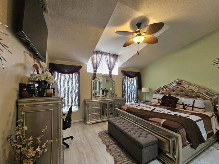 Image No.13-4 Bed Property for sale