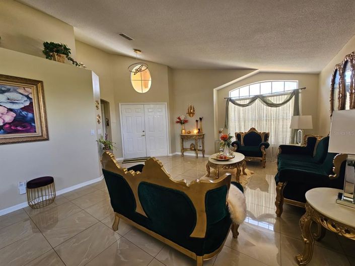 Image No.6-4 Bed Property for sale