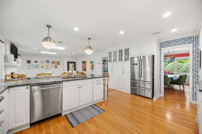 Image No.12-5 Bed Property for sale