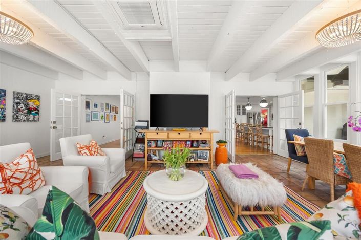 Image No.16-5 Bed Property for sale