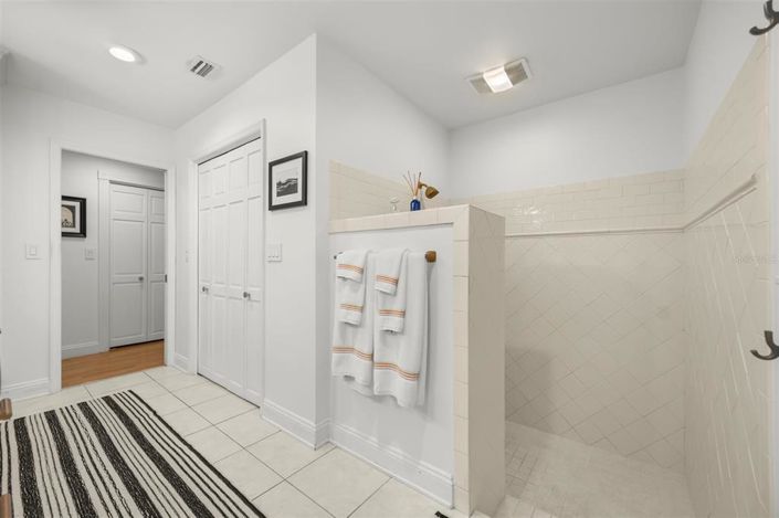 Image No.20-5 Bed Property for sale