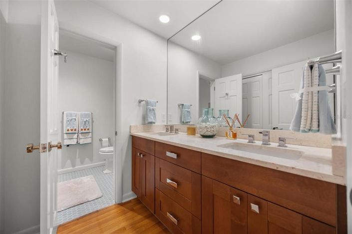 Image No.24-5 Bed Property for sale