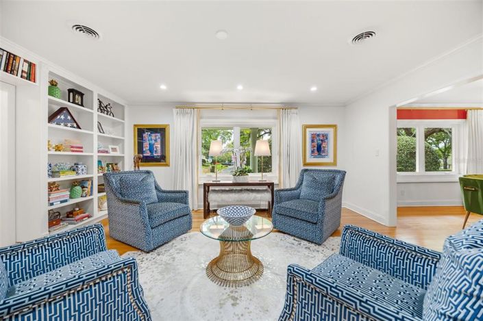 Image No.7-5 Bed Property for sale