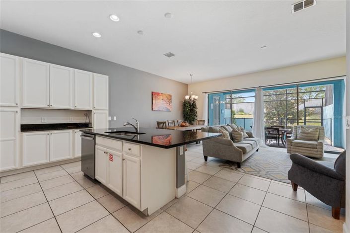 Image No.10-4 Bed Townhouse for sale