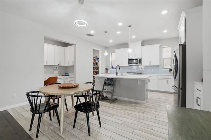 Image No.12-5 Bed Property for sale