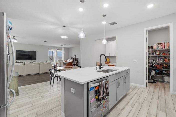 Image No.15-5 Bed Property for sale