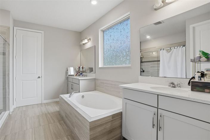 Image No.27-5 Bed Property for sale