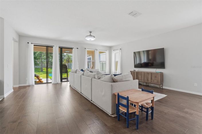 Image No.5-5 Bed Property for sale