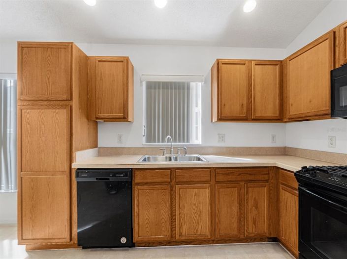 Image No.16-5 Bed Property for sale